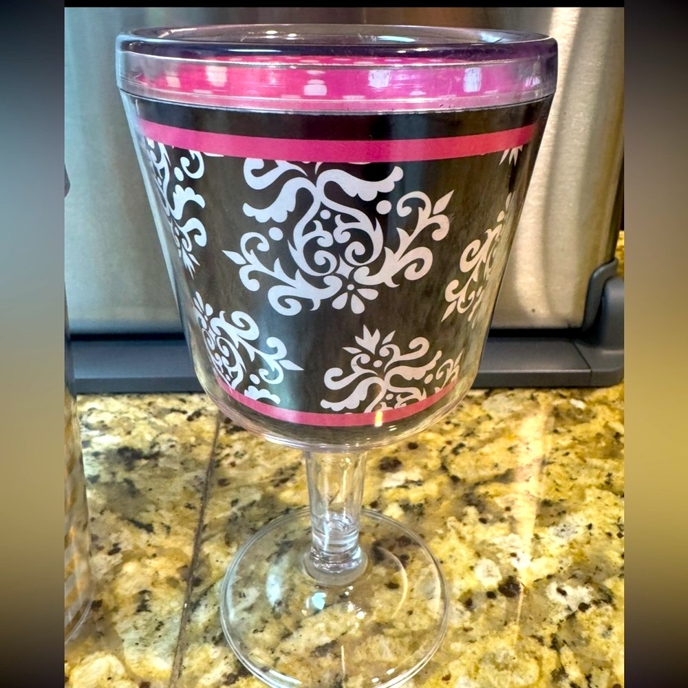 FREE with any purchase/ Fun Plastic Wine Glass 🍷/ Paisley & Polka dots